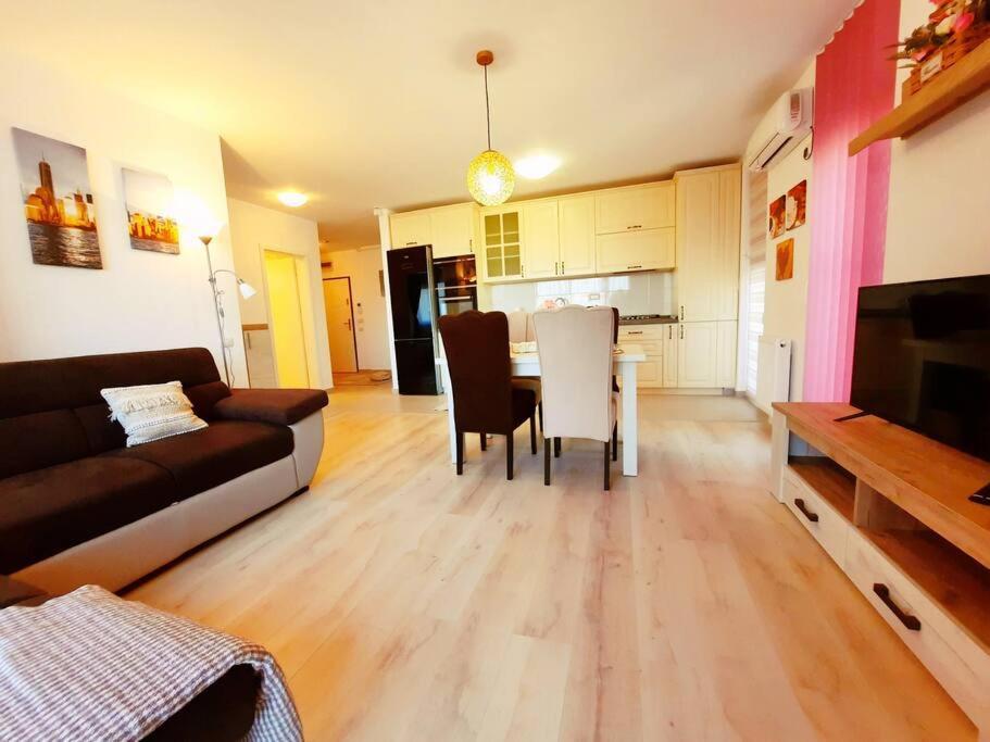 Beautiful Panoramic Central Apartment - City Of Mara Timişoara Exteriör bild