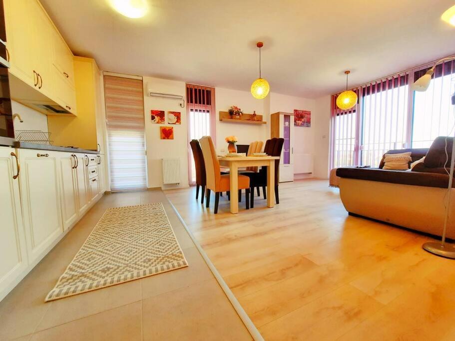 Beautiful Panoramic Central Apartment - City Of Mara Timişoara Exteriör bild